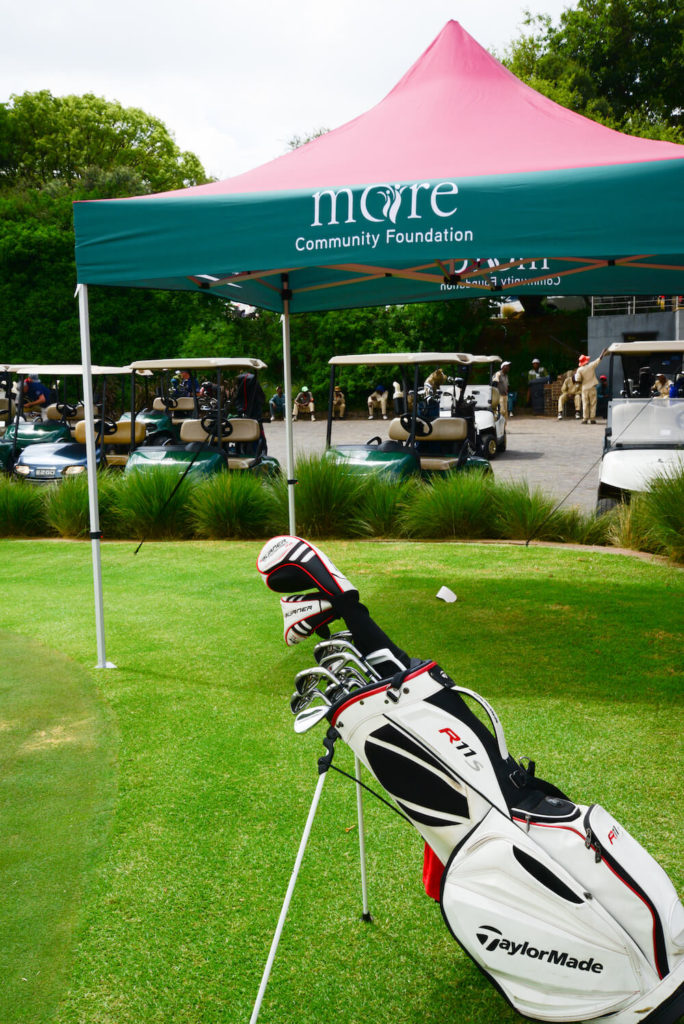 golf-clubs-standing-up